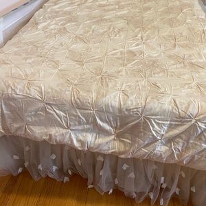 Pottery Barn Monique Lhuillier pintuck comforter